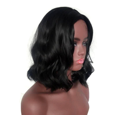 Direct synthetisch menselijk haar krullende pruiken Geen kant pruiken voor kleine/grote/gemiddelde grootte