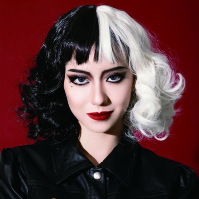 Korte Bouncy Curly Bang Hair Wig Wit en Zwart Cruella Cosplay Hittebestendige vezels